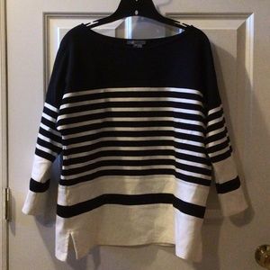 VINCE STRIPED BLACK AMD WHITE STRIP TOP